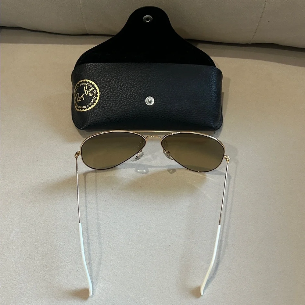 Ray-Ban Gold Aviator Sunglasses with Black Case - Picture 4 of 8